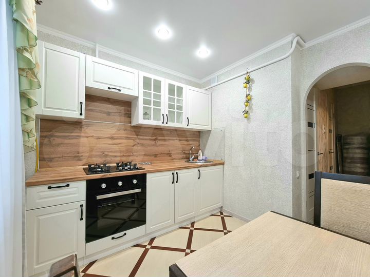 2-к. квартира, 50 м², 1/9 эт.