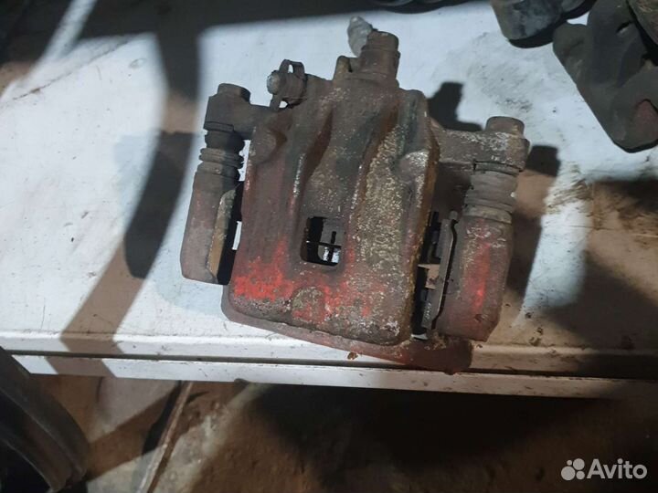 Задний левый.правый. суппорт Changan CS35