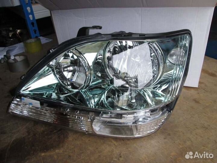 Фара левая Toyota Harrier ACU15