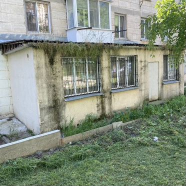 Доля: 2-к. квартира, 55 м², 1/5 эт.