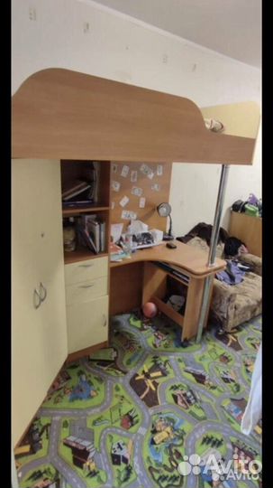 Детская кровать чердак со столом и шкафом бу