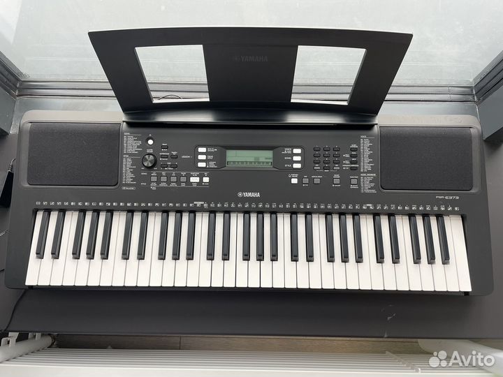 Синтезатор Yamaha PSR-E373 61-клавишный