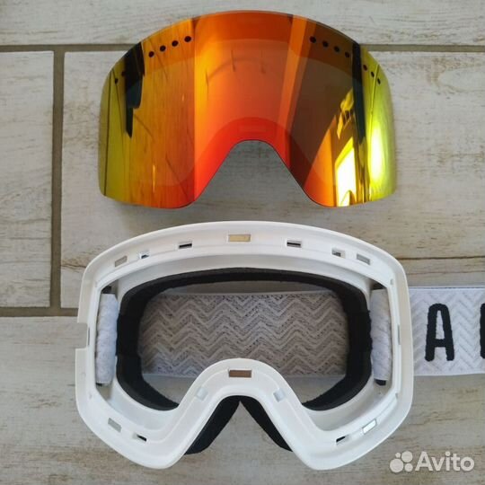 Горнолыжные очки с магнитной линзой