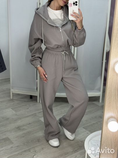 Спортивный костюм женский