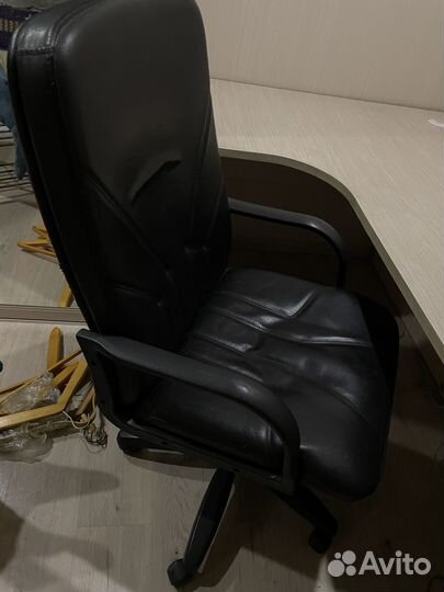 Офисное кресло кожаное