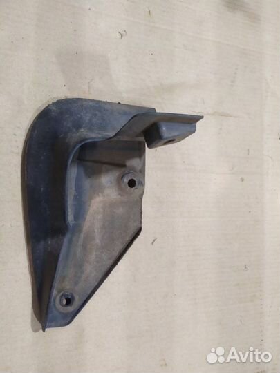 Брызговик передний правый Nissan Almera G15 K4M