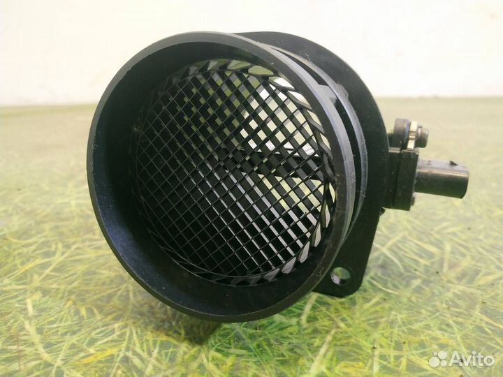 Расходомер воздуха Volkswagen Passat