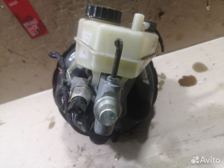 Главный тормозной цилиндр A0054309701 на Mercedes