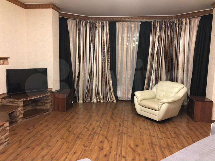 Дом 390 м² на участке 6 сот.