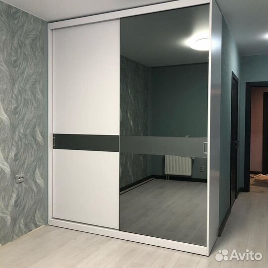 Шкаф с зеркалом