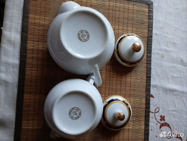 Заварочный чайник и сахарница