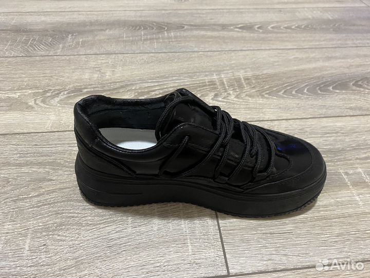 Кроссовки женские 37 размер бу
