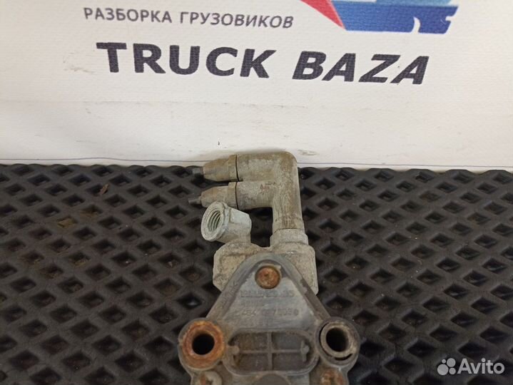 4640070030 Кран уровня пола кабины