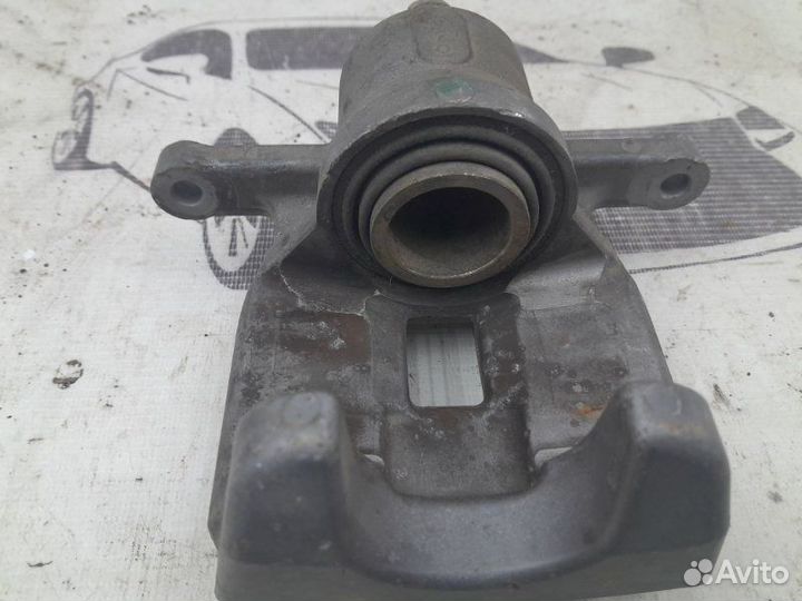 Тормозной суппорт задний левый Lexus Rx3