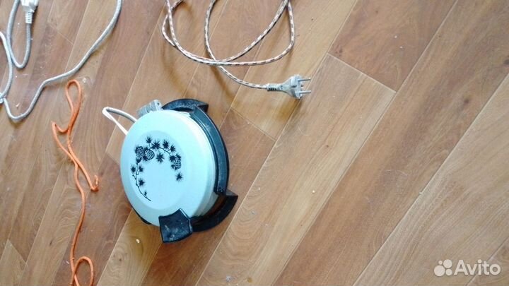 Электрическая вафельница бу