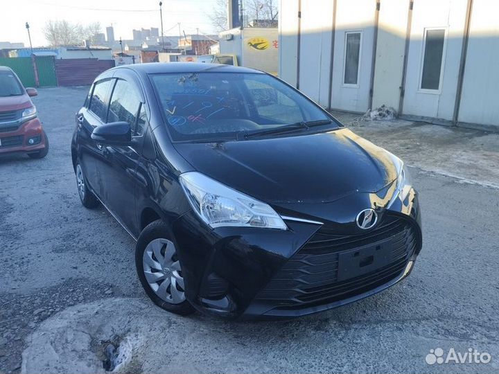 Toyota Vitz 1.0 CVT, 2017, 11 000 км