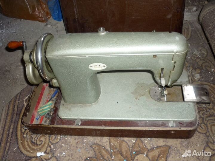 Швейная машинка Подольск ручная пмз