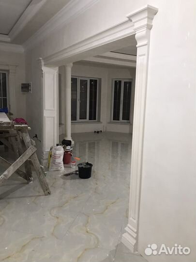 Установка карнизов и гипсовых изделий