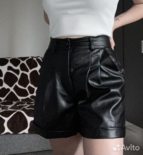 Кожаные шорты