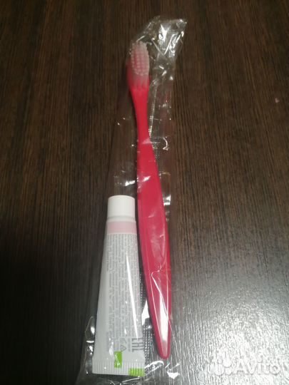 Зубной набор одноразовый. Зубная щетка с пастой