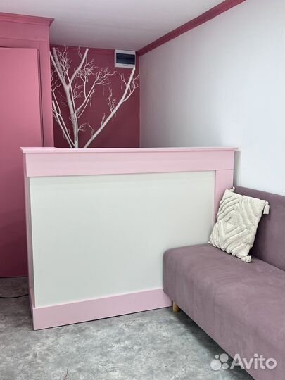 Стойка ресепшн