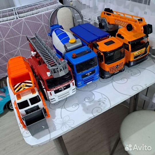 Большие машинки брудер