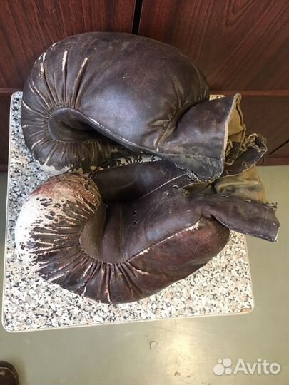 Боксерские перчатки ретро