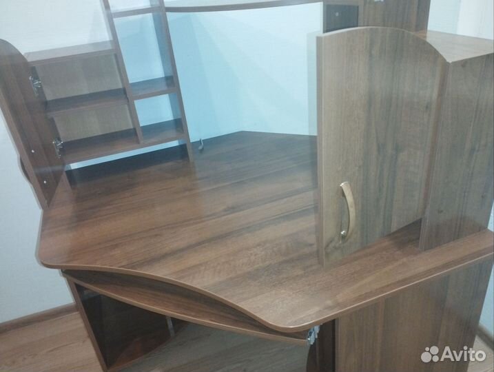 Компьютерный стол угловой