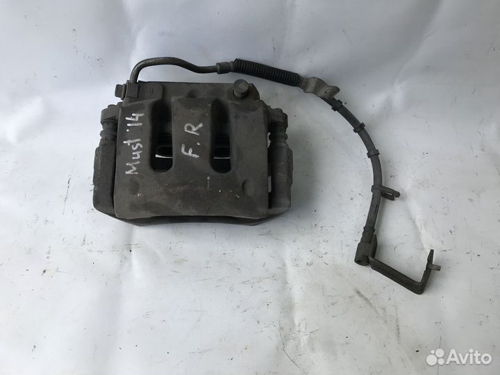 Суппорт передний правый Ford Mustang V 09-14