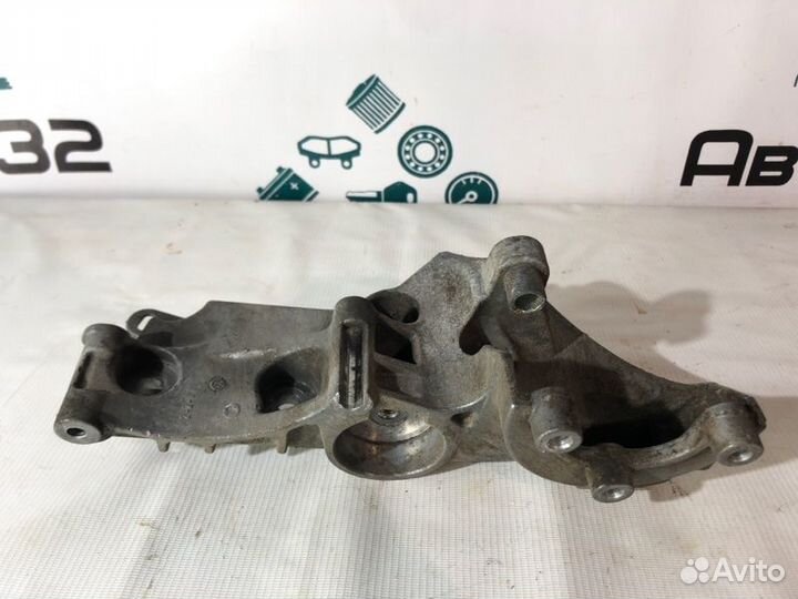 Кронштейн генератора Renault Duster K4MA690 2013