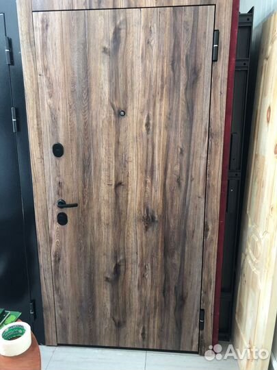 Дверь входная в квартиру