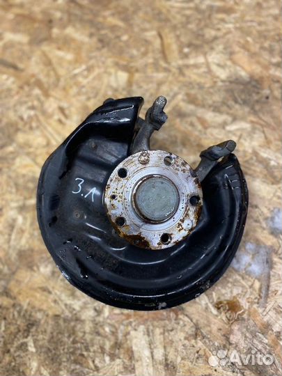 Кулак задний правый Volkswagen Jetta 6 2017