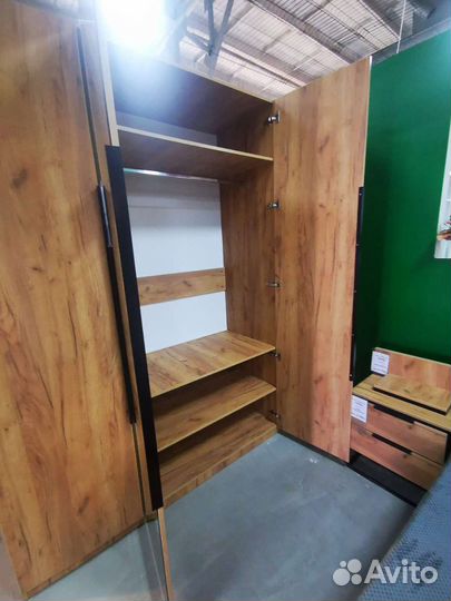 Шкаф двустворчатый