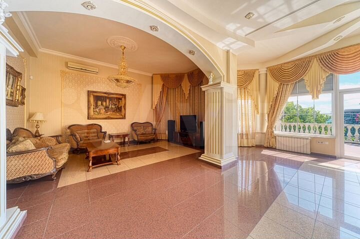 Дом 500 м² на участке 7 сот.