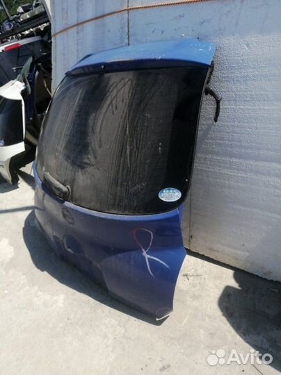 Дверь багажника Nissan March K12