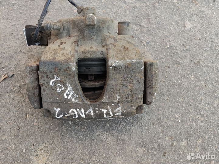 Передний правый суппорт 300 Laguna 2