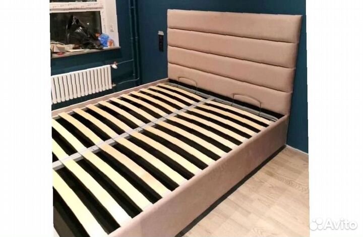 Кровать двуспальная с подъемным механизмом