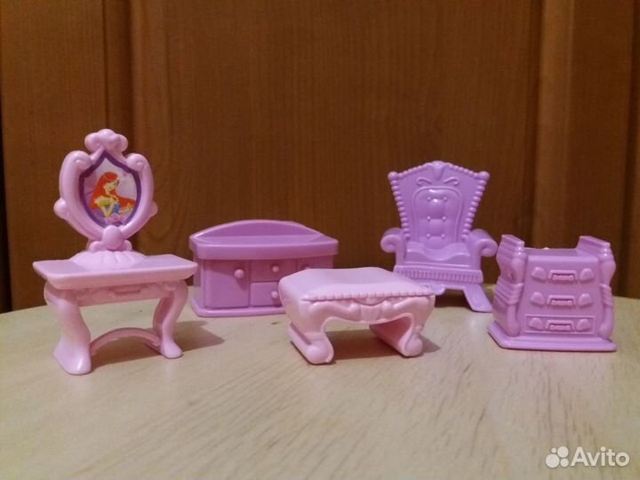 Мебель для кукол и куколка