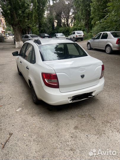 Водитель в такси на нашем авто