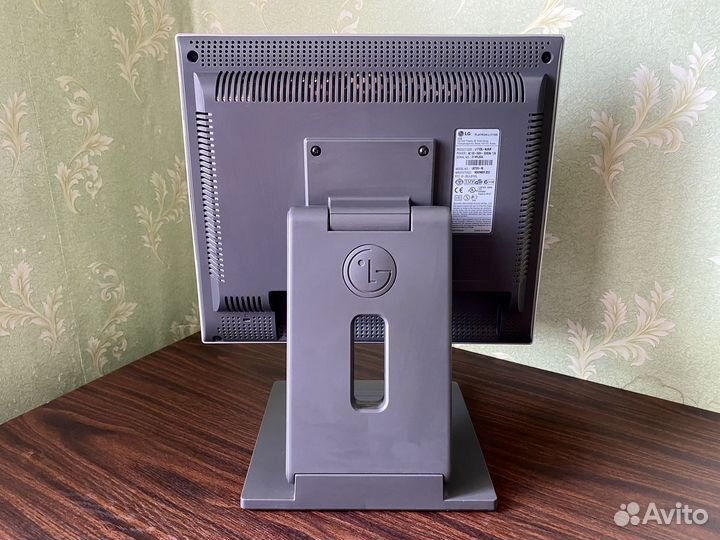 Монитор LG Flatron L1710S