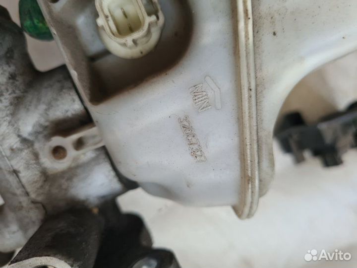 Главный тормозной цилиндр Chrysler 300C