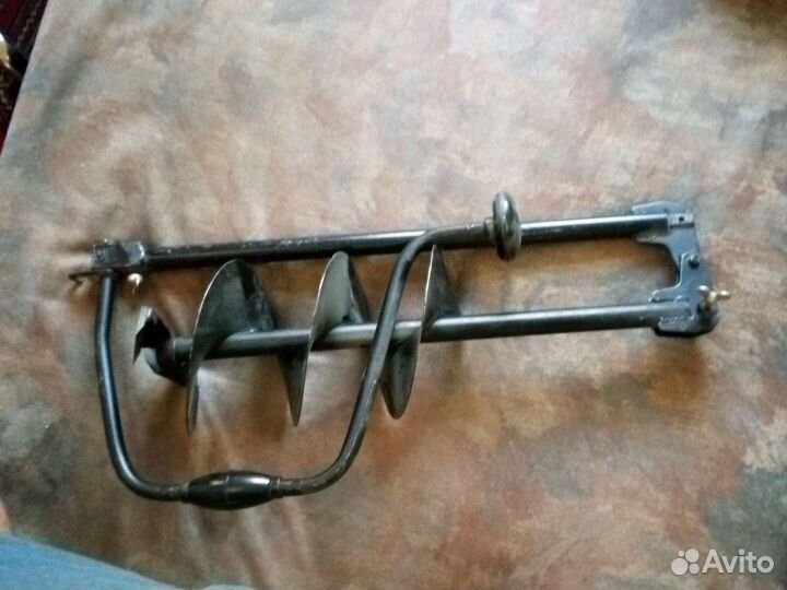 Ледобур ручной для зимней рыбалки