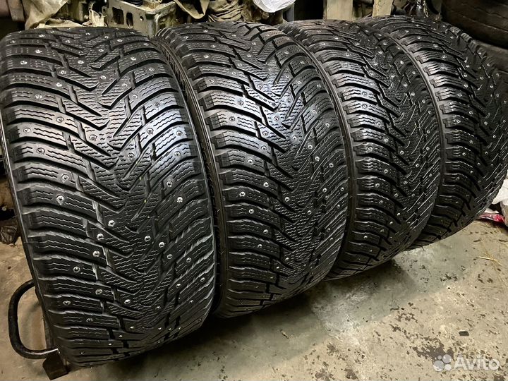 Nokian Tyres Hakkapeliitta 8 225/45 R18 и 255/40 R18