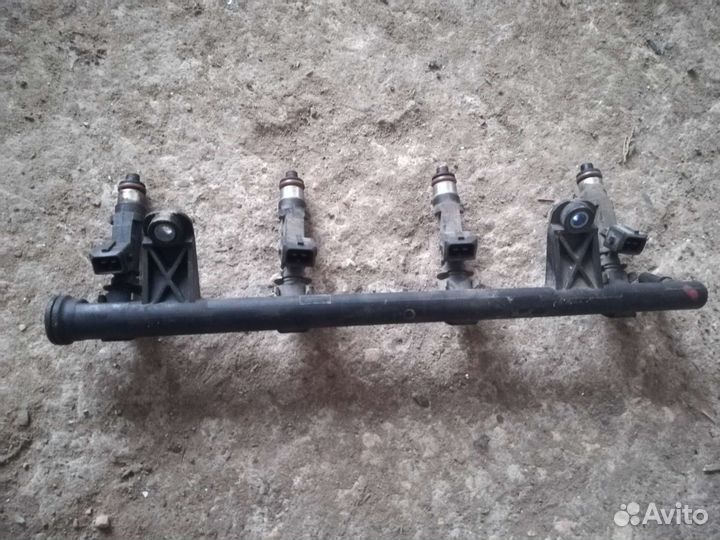 Рампа форсунки 1.6 K7M Renault, LADA