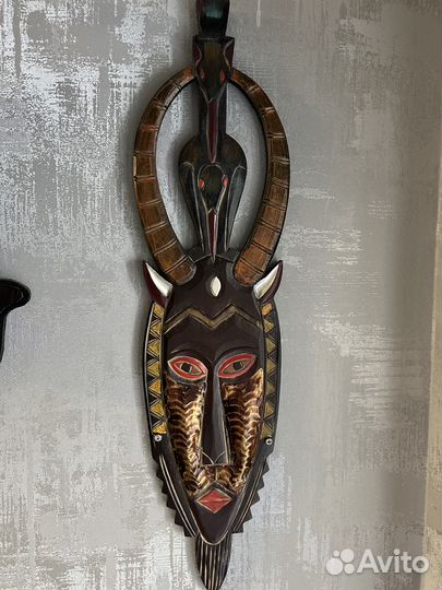 Маска из дерева