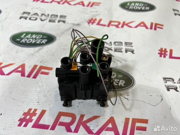 Блок клапанов пневмоподвески задний Land Rover
