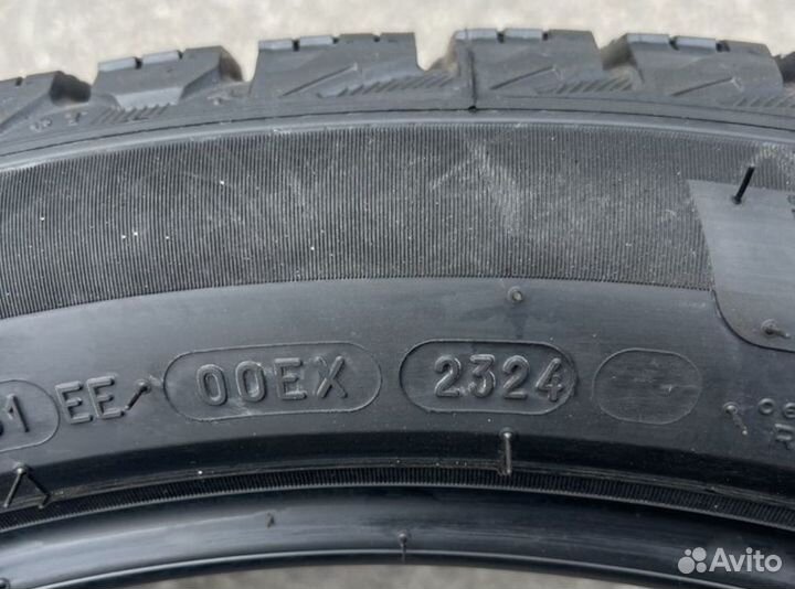 Michelin X-Ice Snow 255/45 R22 и 285/40 R22 110H