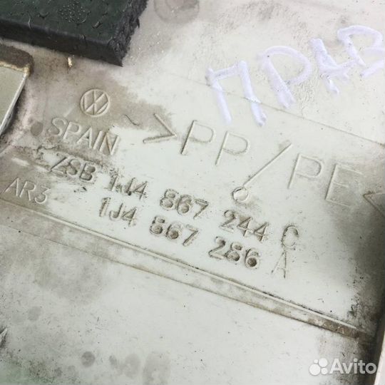 Обшивка стойки Фольксваген Гольф 4 Бора