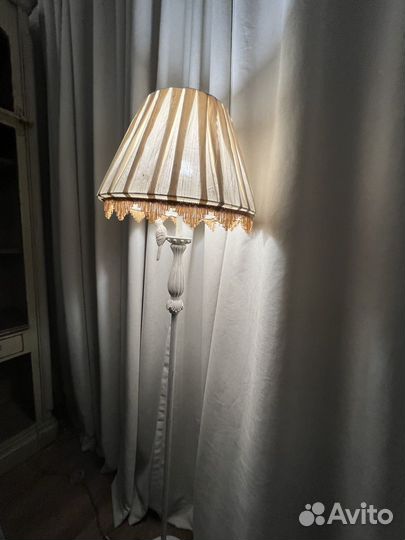 Торшер Maytoni