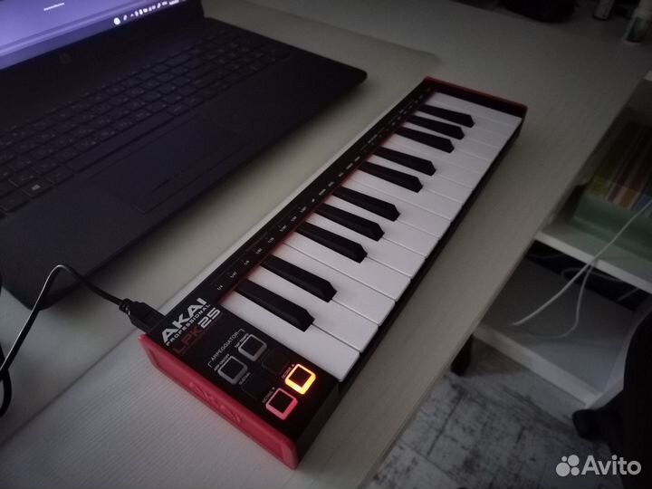 Синтезатор akai